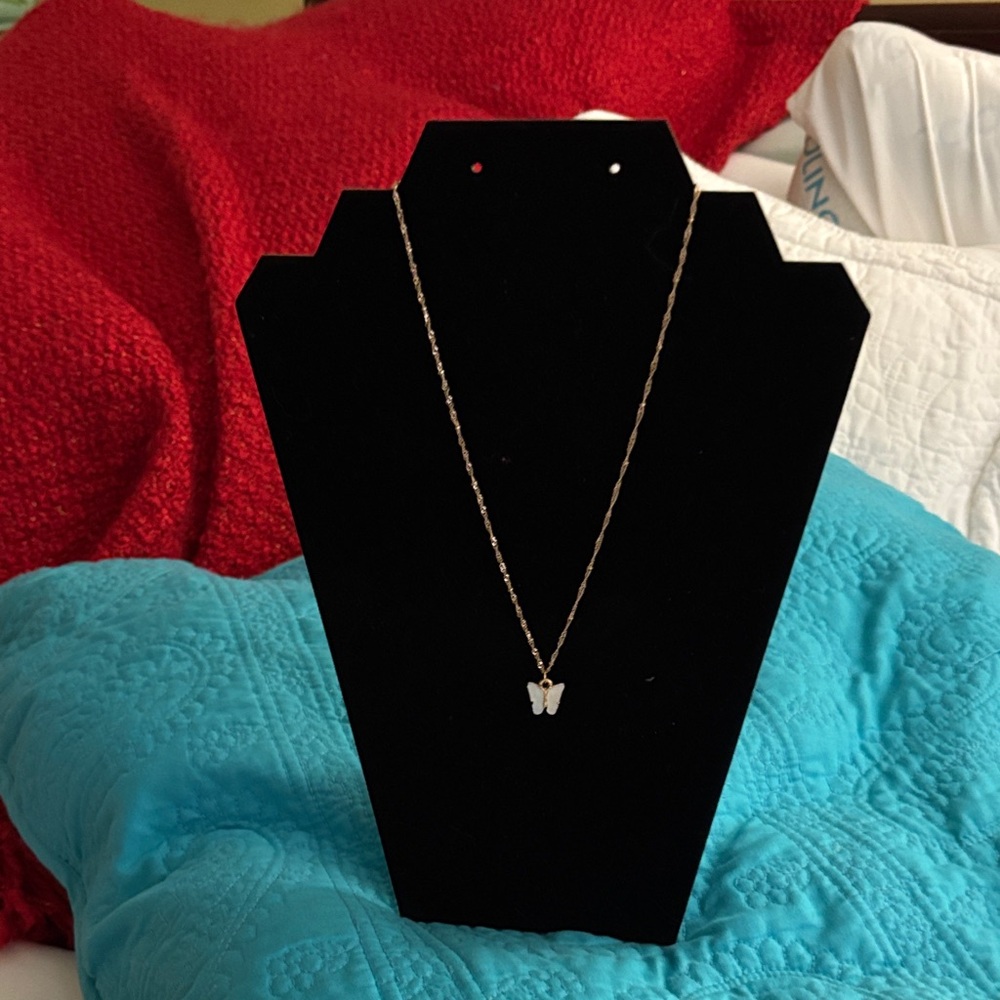 Elegant Gold Butterfly Pendant Necklace